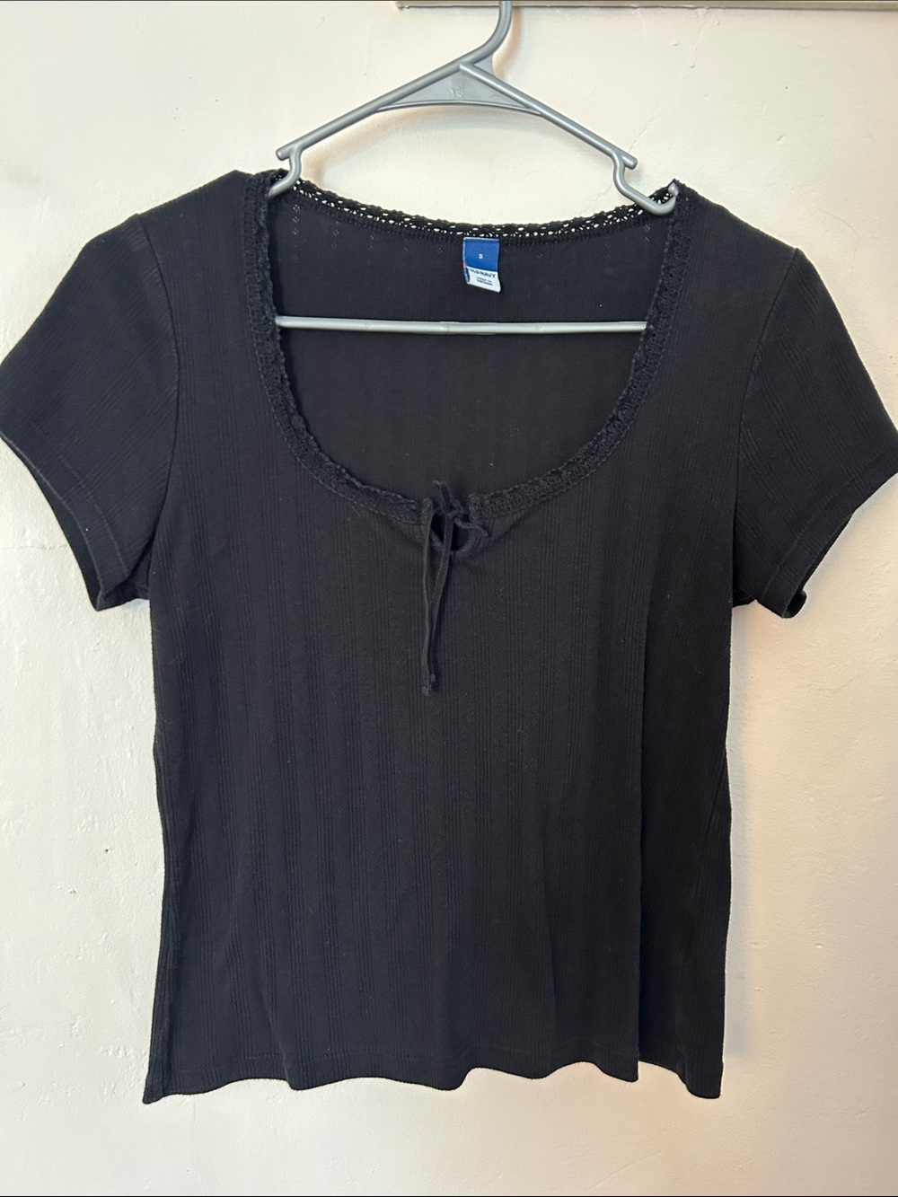 Old Navy Black Scoop Neck Short Sleeve Top with Front Tie